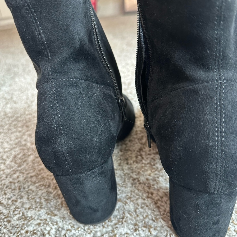 White Mountain Black Heeled Boots Suede Texture